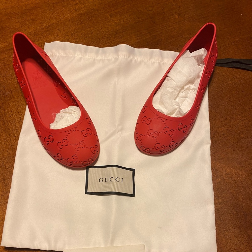 Brand New /Not worn Girls 30 Rubber Ballet flat
